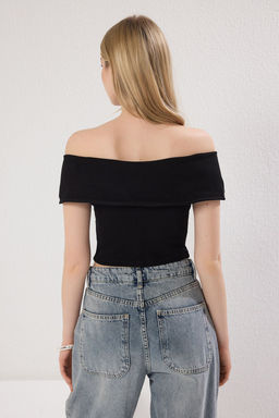 Siyah Yaka Detayl? Fitted/Vucuda Oturan Crop Esnek Orme Bluz TWOSS25BZ00217 - Trendyolmilla фото 4