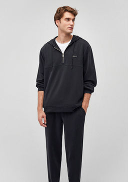 Kapusonlu Siyah Sweatshirt