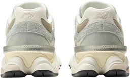 Кроссовки взрослые