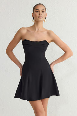 TRENDYOLMILLA Siyah A-Kesim Straplez Dokuma K?sa S?k Elbise TPRSS25EL00008