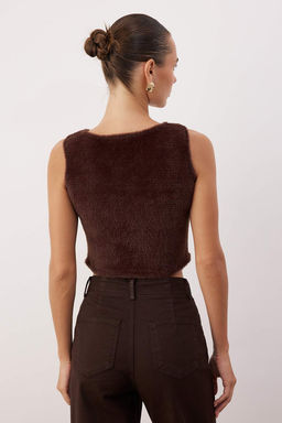 Kahverengi Pelus Fitted Dugme Detayl? Super Crop Orme Yelek TWOAW26YE00065