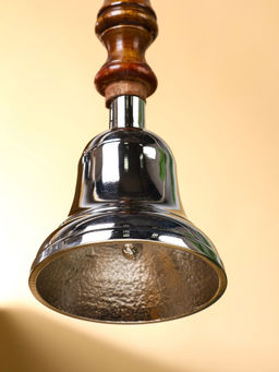 Колокольчик «Серебряный звон», 8×8×24 см, алюминий, с деревянной ручкой