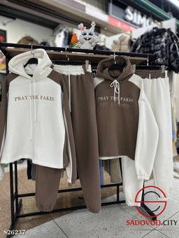 Костюм женский спортивный