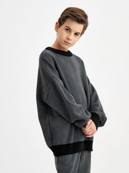 Черный джемпер для мальчика