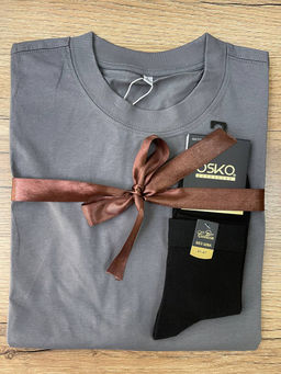 PND092 Подарочный набор: носки, футболка ГРАФИТ