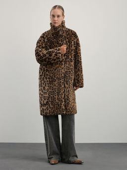 Шуба из искусственного меха с принтом / Zarina