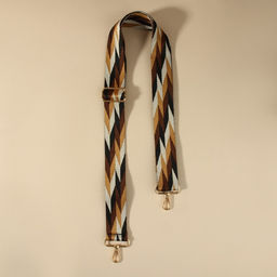 Ручка для сумки «Орнамент косичка», стропа, с карабинами, 139±3×3.8 см, бежевая, белая, чёрная