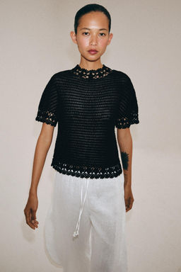 TOP PUNTO CUELLO SUBIDO FLORES / Negro - Zara фото 2