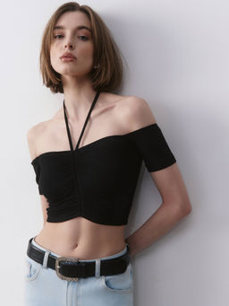 CONTE Укороченный топ в рубчик с отрытыми плечами и сборкой LD 2632 black - Conte elegant фото 4