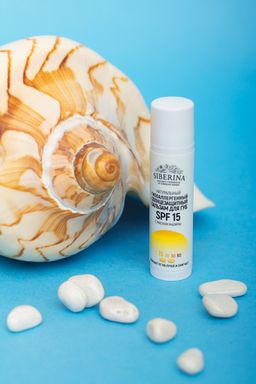 Гипоаллергенный солнцезащитный бальзам для губ SPF 15 с маслом малины - Siberina фото 3