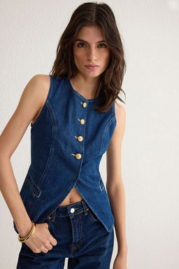 TRENDYOLMILLA Koyu Mavi Gold Dugmeli Dikis Detayl? Denim Yelek TWOSS25YE00001