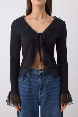 Siyah Tul Garni Detayl? F?rf?rl? V Yaka Baglama Detayl? Crop Esnek Orme Bluz TWOAW26BZ00230 - Trendyolmilla фото 3