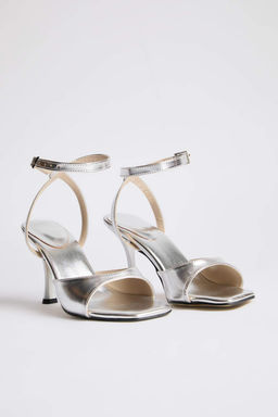 Gumus Kad?n 9 cm Klasik Topuklu Ayakkab? TAKSS26TO00010