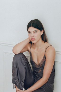 TOP SATINADO TIRANTES ENCAJE / Gris antracita - Zara фото 4