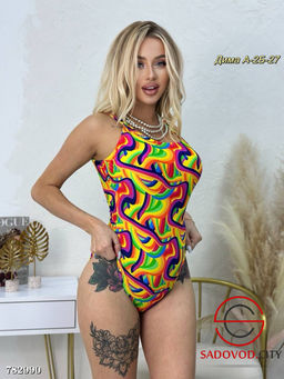 Женский слитный купальник