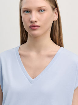 Базовая футболка со спущенным плечом / Zarina  фото 6