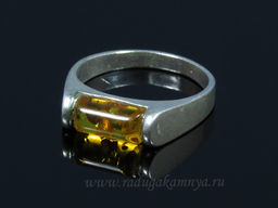 Кольцо с янтарём в посеребрении прямоугольник 10*5мм медовый