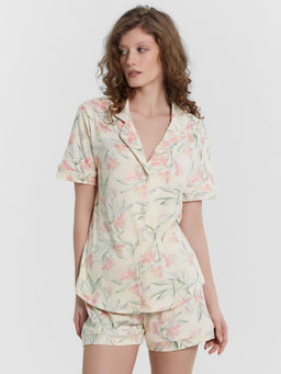 Пижама женская с цветочным принтом лилии на сливочном 592478