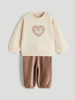 K?z Bebek Bask?l? Sweatshirt ve Kadife Pantolon 2li
