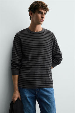 CHECK TEXTURED T-SHIRT - Zara фото 5