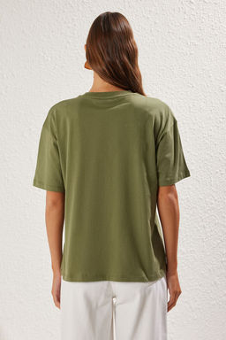 Haki Aksesuar Detayl? Oversize/Genis Kal?p Orme T-Shirt TWOSS25TS00045