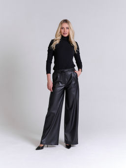 Широкие брюки из экокожи