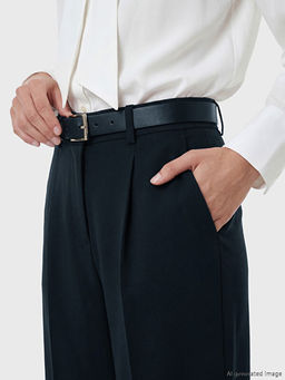 Beli Kemerli Kad?n Pileli Kuma? Pantolon