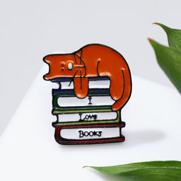 Значок Кот на книгах, цветной в чёрном металле