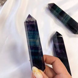 Кристалл двухконечный из Флюорита