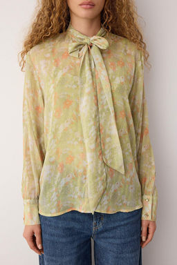 Ac?k Yesil Sifon Cicekli Fular Yaka Ici Atletli Dokuma Bluz TWOAW26BZ00279 - Trendyolmilla фото 3