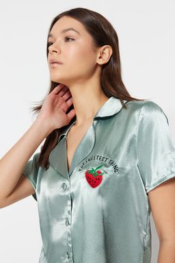 Trendyolmilla Siyah Cilek ve Slogan Nak?sl? Saten Sortlu Dokuma Pijama Tak?m? THMSS22PT0395 фото 20