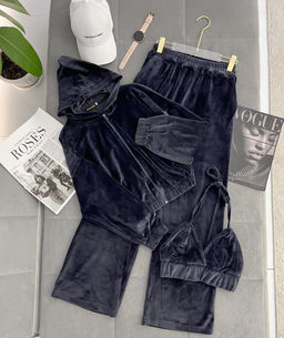 Костюм тройка