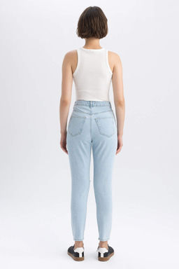 Lina Comfort Mom Fit, удобная посадка, легкие узкие джинсовые брюки длиной до щиколотки с рваными деталями и деталями - Defacto фото 6