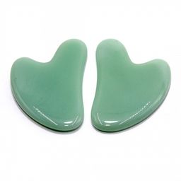 Скребок гуаша Нефрит светлый борется с возрастными изменениями кожи и повышает ее упругость