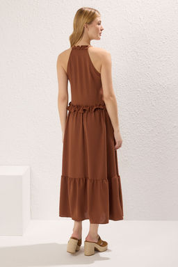 Kahverengi Duz Etegi Belden Ac?lan Volanl? / F?rf?rl? Maxi Dokuma Elbise TWOSS25EL00426 - Trendyolmilla фото 4