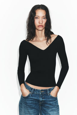 TOP AJUSTADO PUNTO RIB / Negro