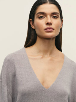 Джемпер из вискозы с V-образной горловиной / Zarina  фото 6