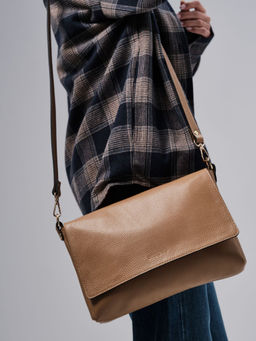 Сумка кожаная через плечо Deboro 30181 нюдовая