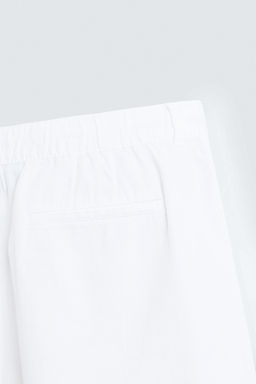 BERMUDA REGULAR FIT LINO ALGOD?N / Blanco