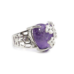 Кольцо с камнем из Аметиста дарует любовь и нежность в отношениях