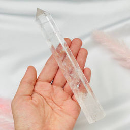 Кристалл из Горного хрусталя на подставке