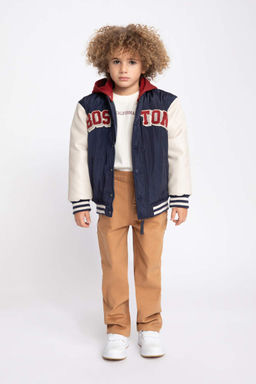 Водоотталкивающая куртка-бомбер со съемным капюшоном и воротником для мальчиков - Defacto фото 5