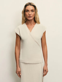 Струящийся топ на запах из фактурной ткани / Zarina фото 10