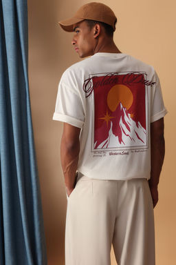 TRENDYOL MAN Ekru Oversize/Genis Kesim Dag S?rt Bask?l? %100 Pamuk T-Shirt TMNSS25TS00191 - Trendyolmilla фото 2