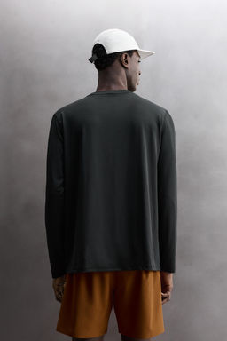 CAMISETA T?CNICA B?SICA MANGA LARGA / Negro - Zara фото 3