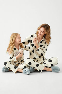 Ekru K?z Cocuk Kalp Desenli Mini Me Anne K?z Pijama Tak?m? Alt Ust Tak?m Orme TKDAW25PT00009