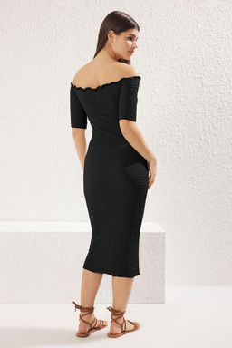 Siyah Duz Midi Dokulu Fitted/Vucuda Oturan Buzgulu Carmen Yaka Esnek Orme Elbise TWOSS25EL00067 - Trendyolmilla фото 6