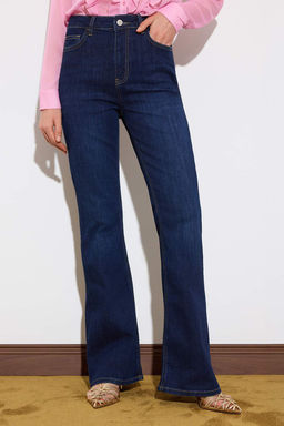 Limited Edition Koyu Mavi TOPARLAYICI Yuksek Bel Ekstra Esnek Flare Uzun Boy Jeans TWOSS26JE00103