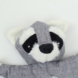 Игрушка текстильная с канатом Енот с пищалкой, шуршащая, 26 х 28 см - Пижон фото 3