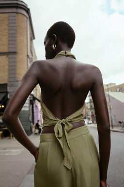 HALTER TOP WITH KNOT AND HARDWARE DETAIL - Zara фото 5